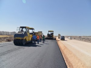 Yolların asfaltı devam ediyor