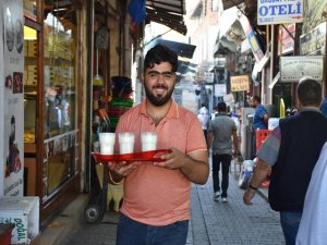 Simitçi Kadir'in "neşeli mesaisi"