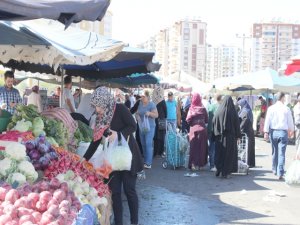 Pazar’a ucuzluk ve bereket geldi…