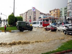 Tekirdağ'da askeri araç sele kapıldı