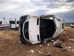 Öğretmenleri taşıyan minibüs devrildi: 2'si ağır 10 yaralı