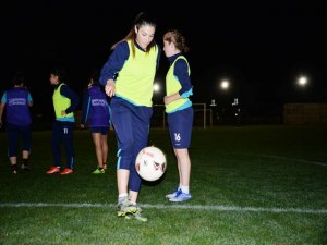 Amedsporlu kadın futbolcuları Beşiktaş maçı heyecanı sardı