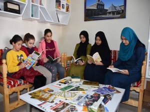 Öğrencilerden kitap kafeye yoğun ilgi