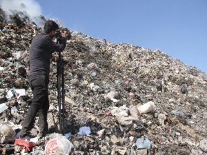 Ödüllü yönetmen, çöplüklerde çalışan çocukların belgeselini çekti