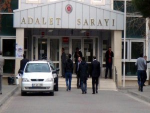 Kadın hakimler istismarcı babayı affetmedi!