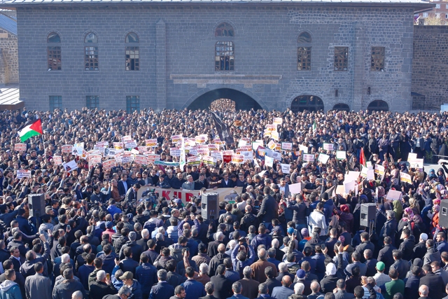 ‘Ya rabbim Kore, ABD’yi vursun’