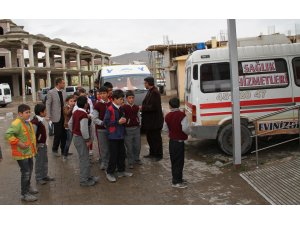 Öğrenciler hastaneye kaldırıldı