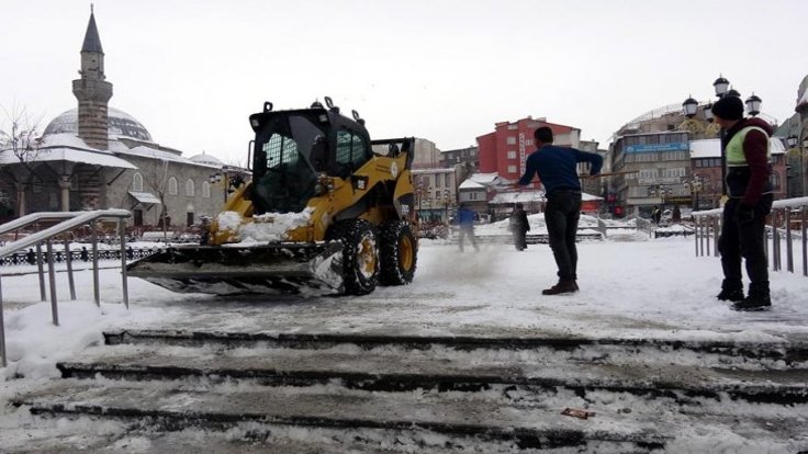 650 köy yolu ulaşıma kapandı