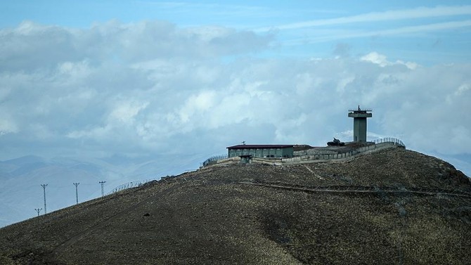 Hakkari'de üs bölgesine saldırı: 1 asker şehit, 5 yaralı