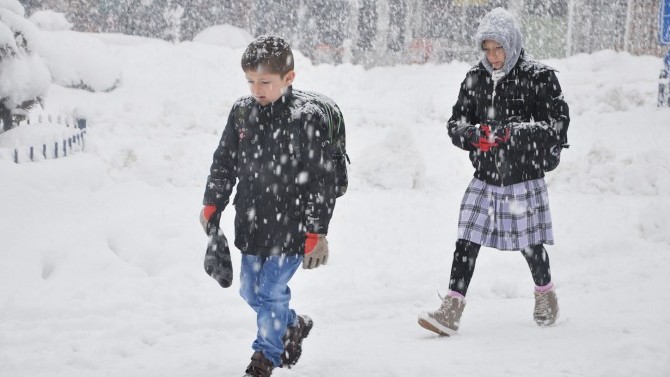 Bitlis'te eğitime kar engeli