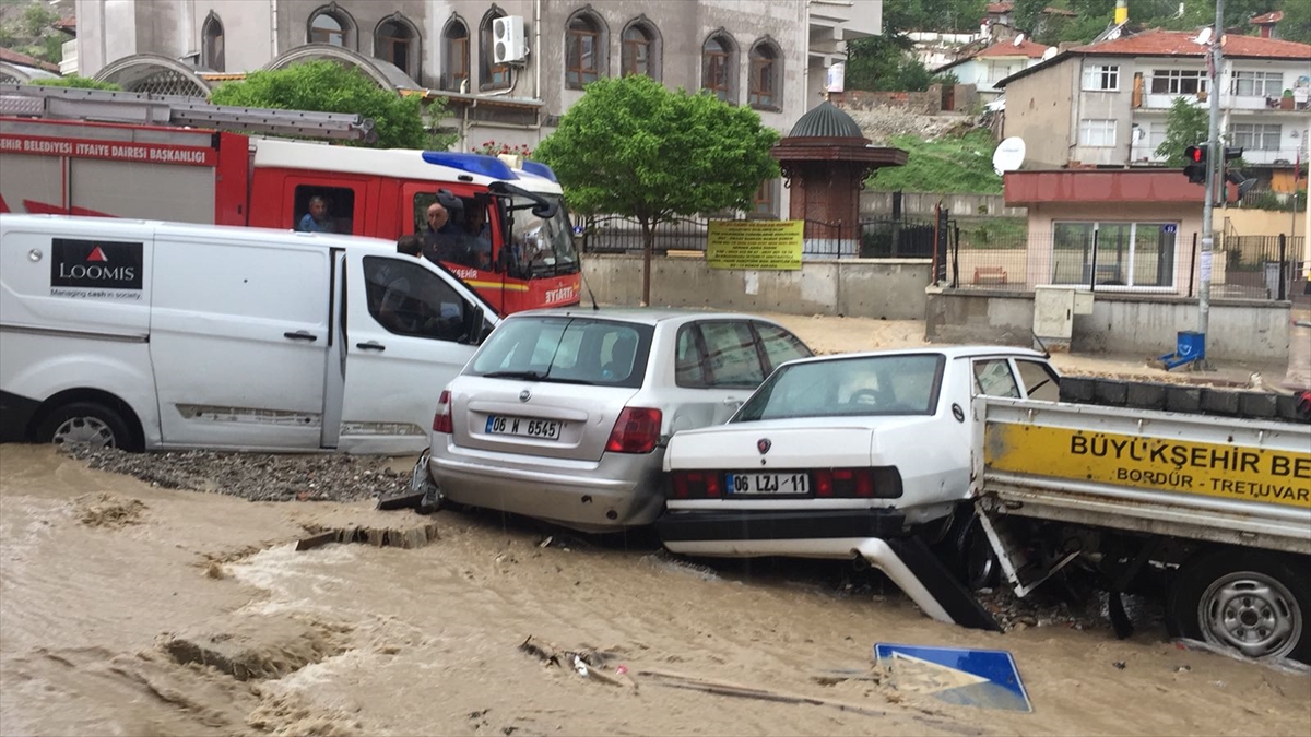 Ankara'da sel felaketi: 6 yaralı