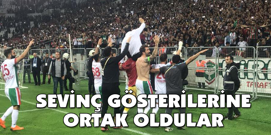 Sevinç Gösterilerine Ortak Oldular