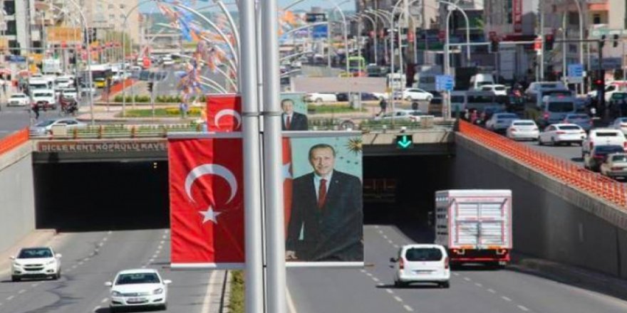 Erdoğan’ın posterlerinin kaldırılması kararı iptal edildi