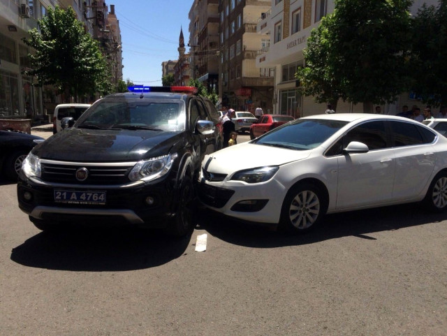 Diyarbakır'da Polis Aracı Kaza Yaptı