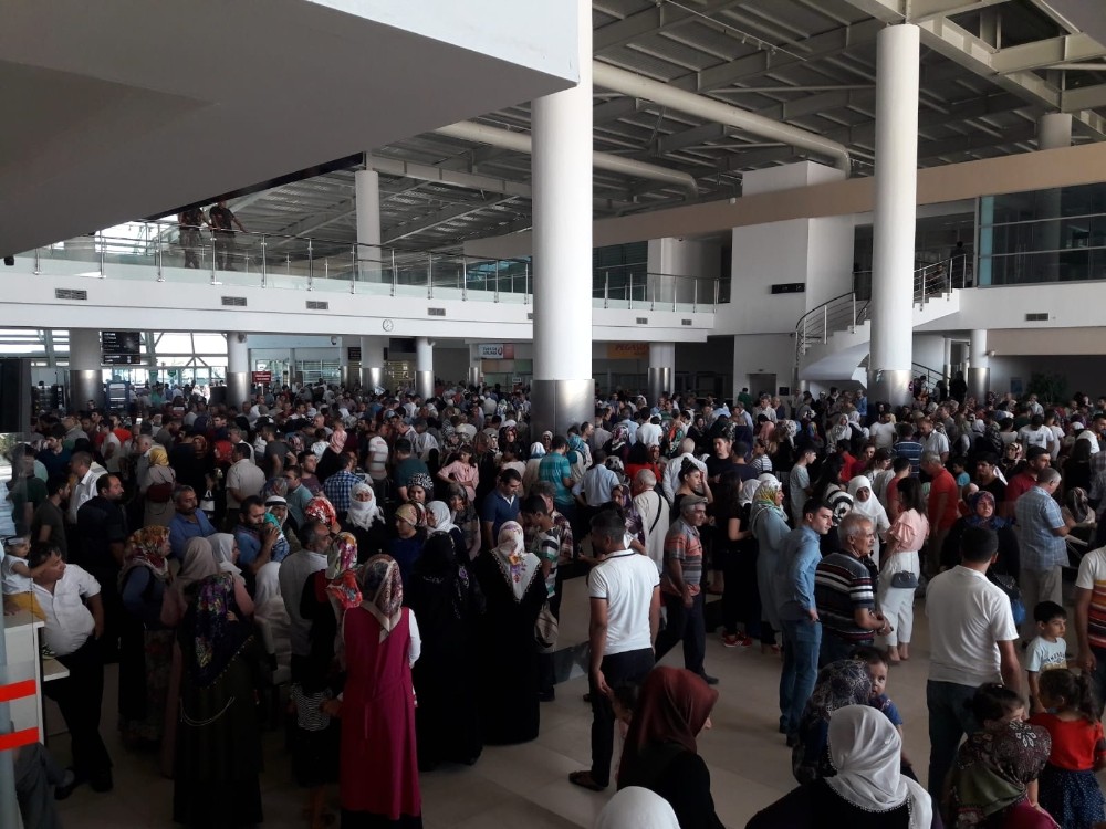 Adıyaman'da Hacı Adayları Kutsal Topraklara Uğurlandı