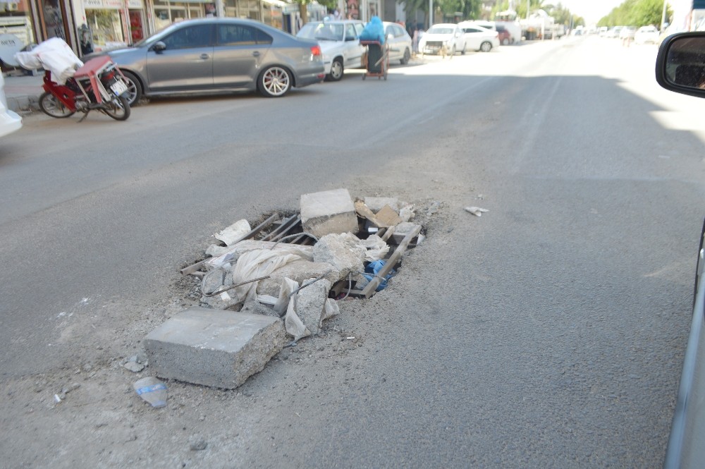 Midyat’ta Tehlike Saçan Çukurlar Vatandaşları Tedirgin Ediyor