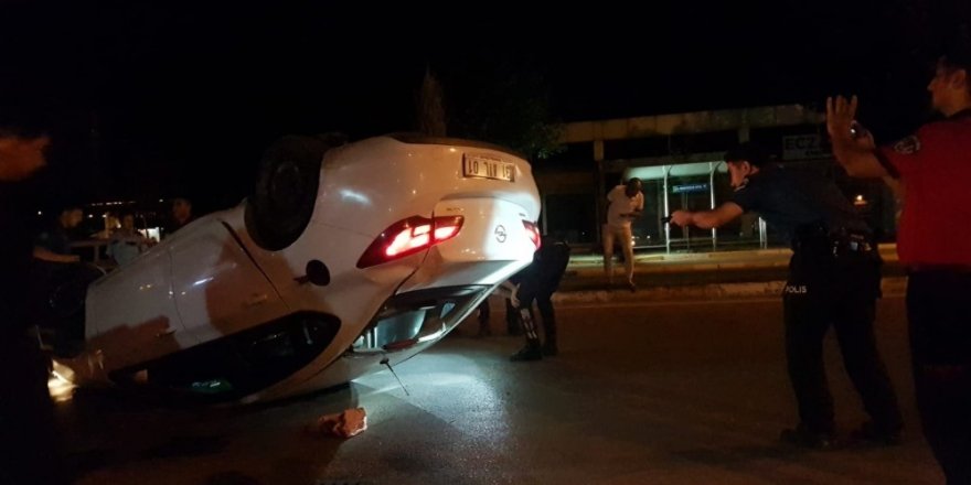 Polisten Kaçıp Takla Atan Otomobilden Uyuşturucu Çıktı