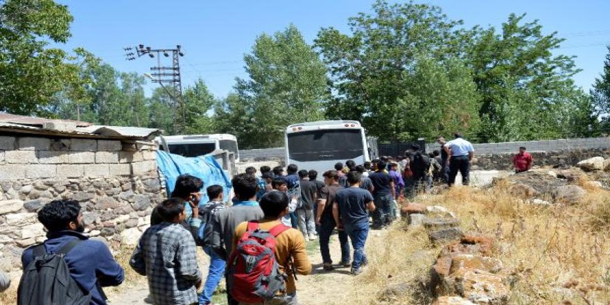 Erciş'ten İstanbul'a Götürecekleri 100 Göçmeni Eve Kapatıp Kaçtılar