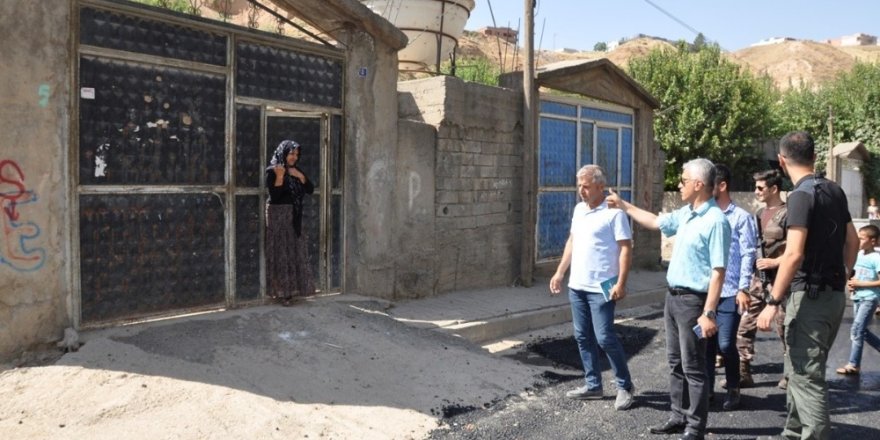 Cizre’de Sıcak Asfalt Çalışmaları Sürüyor