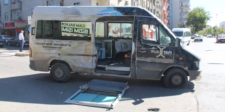 Elazığ’da Trafik Kazası: 3 Yaralı