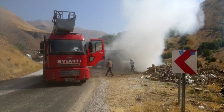 Seyir Halindeki Kamyon Alev Alev Yandı