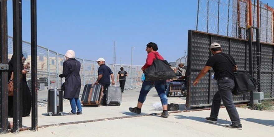 İYİ Partili Özdağ: Bayramlaşmaya giden Suriyeliler Türkiye'ye geri alınmasın