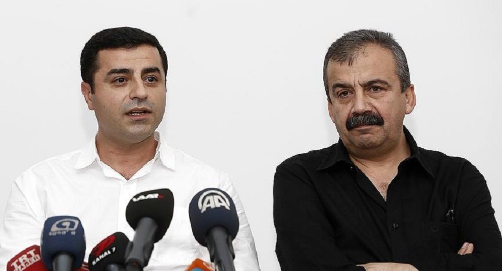 Demirtaş'a 4 yıl 8 ay, Önder'e 3 yıl 6 ay hapis cezası