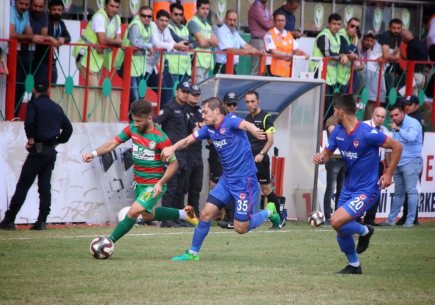 AMEDSPOR EVİNDE YIKILDI