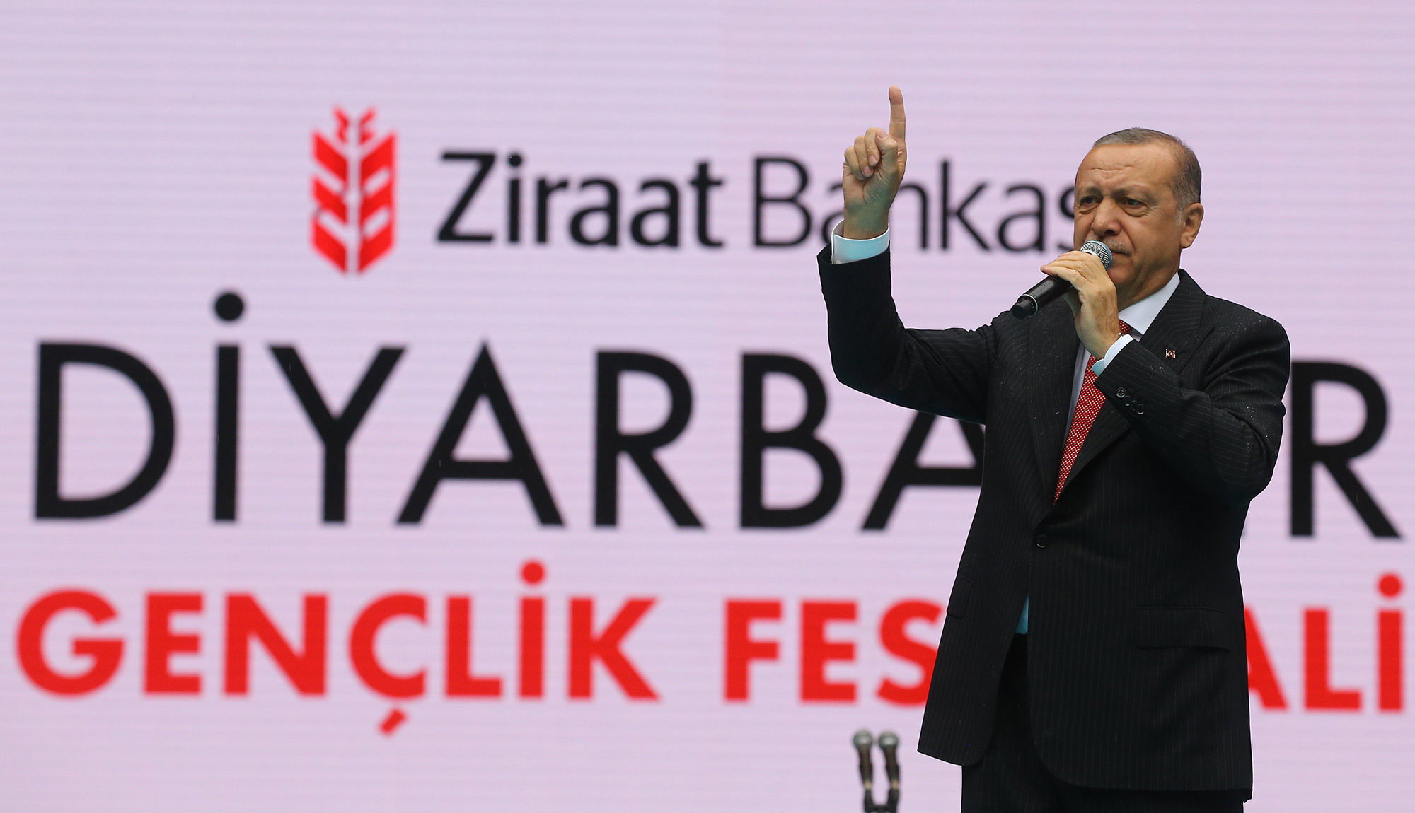 Erdoğan: Çukur kazanlar yine oy alıyor