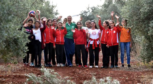 Tarım İşçisi kızlardan şampiyon Voleybolcular çıkardı