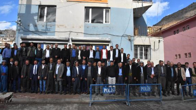 VİDEO-  Şırnak'ta Korucular'dan AK Parti'ye toplu katılım