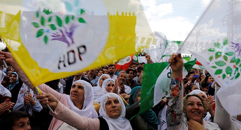 HDP aralarında Diyarbakır'ında bulunduğu bazı illerde adaylarını açıkladı