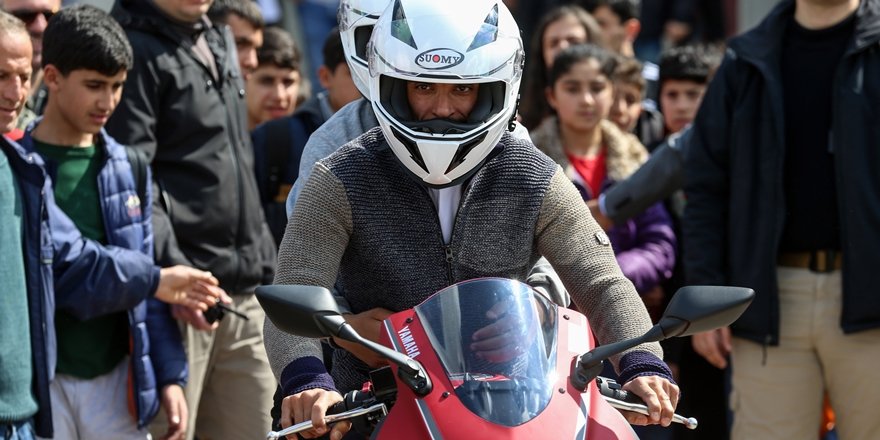 Sofuoğlu'ndan Diyarbakırlı çocuk ve gençlere motosiklet eğitimi