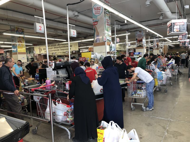 AVM ve toptancılar, Ramazan yoğunluğu ile doldu