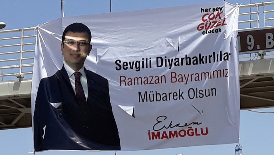 İmamoğlu’ndan Diyarbakırlılara pankartlı bayram mesajı