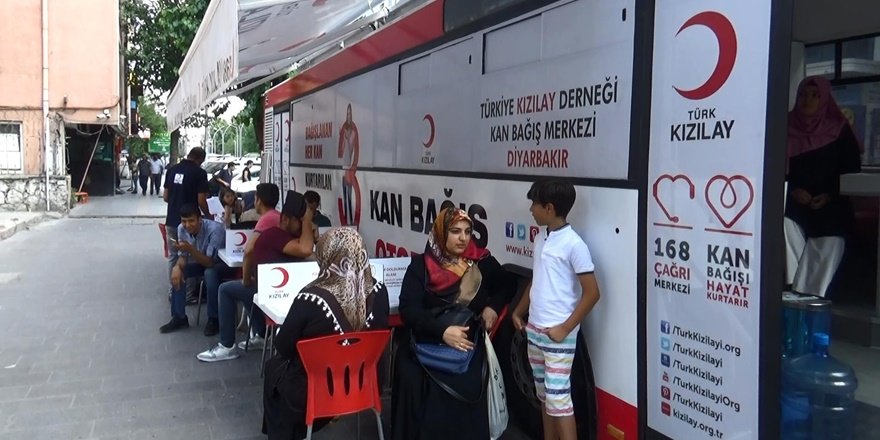 Diyarbakırlılar kan vermek için kuyruğa girdi