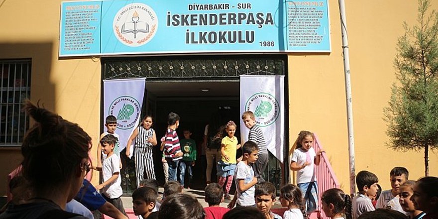 Diyarbakır’da ilk ders zili çaldı