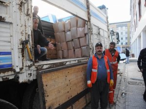 Van'dan Rojava'ya 3 TIR yardım gönderildi