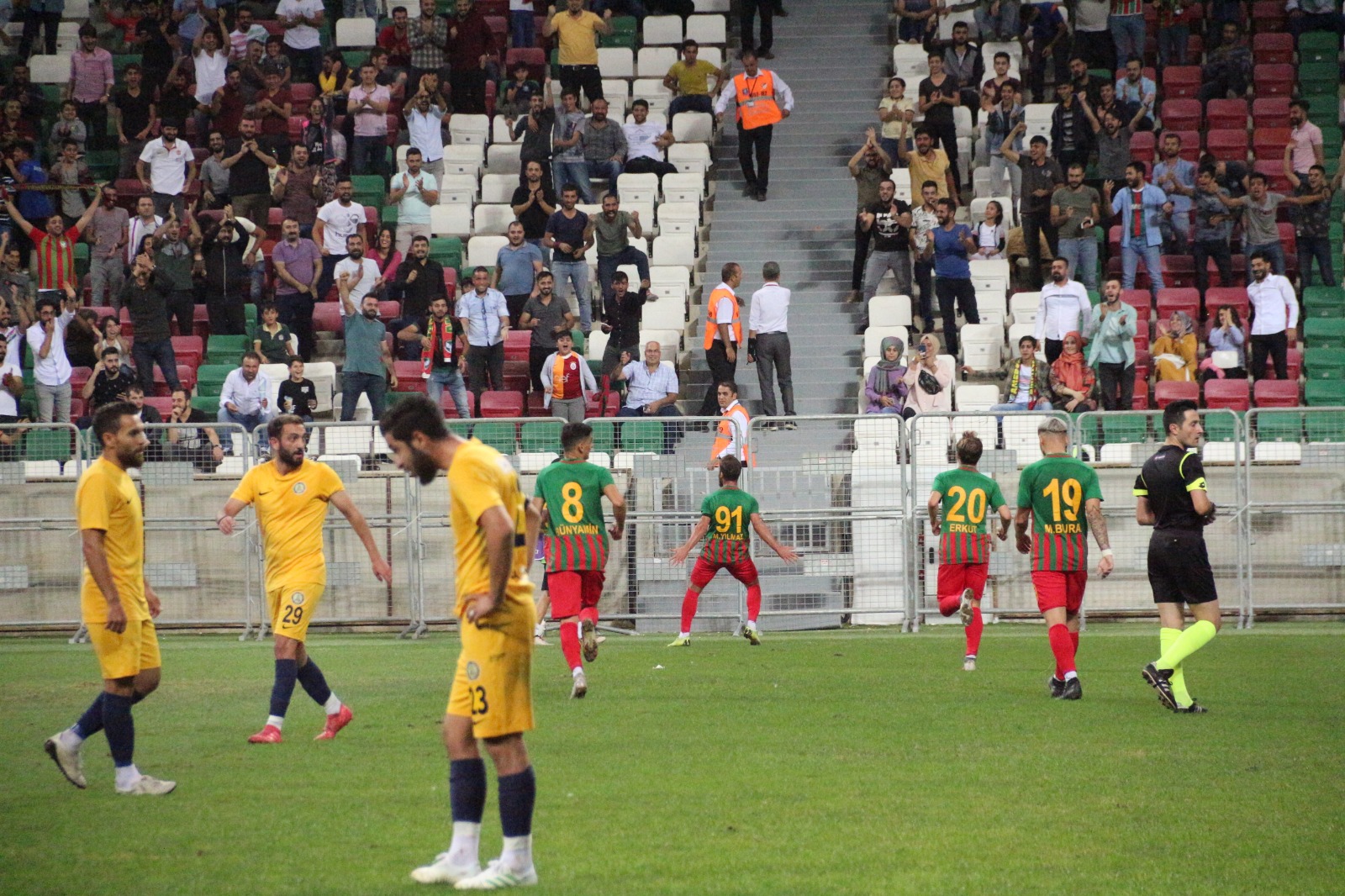 AMEDSPOR'A KUPA MORALİ