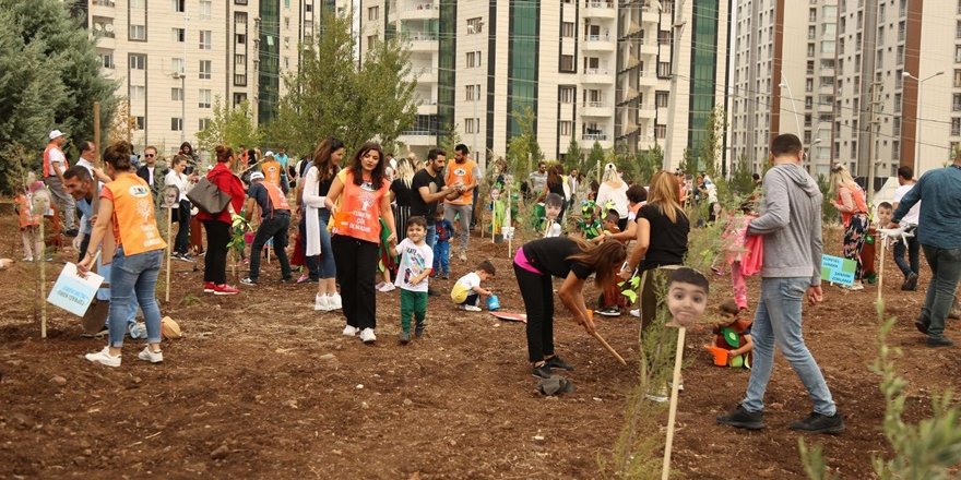 Diyarbakır Ortadoğu Koleji Anaokulu öğrencilerinden fidan dikimi etkinliği