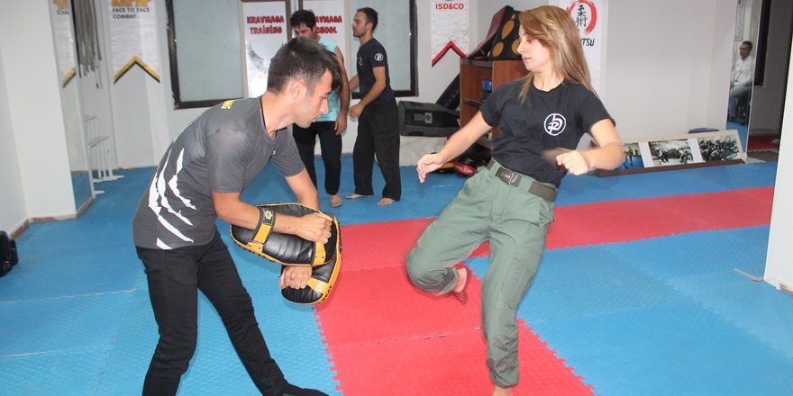 VİDEO - Diyarbakırlı kadınlar kapkaç ve şiddete karşı "Krav Maga" öğreniyorlar