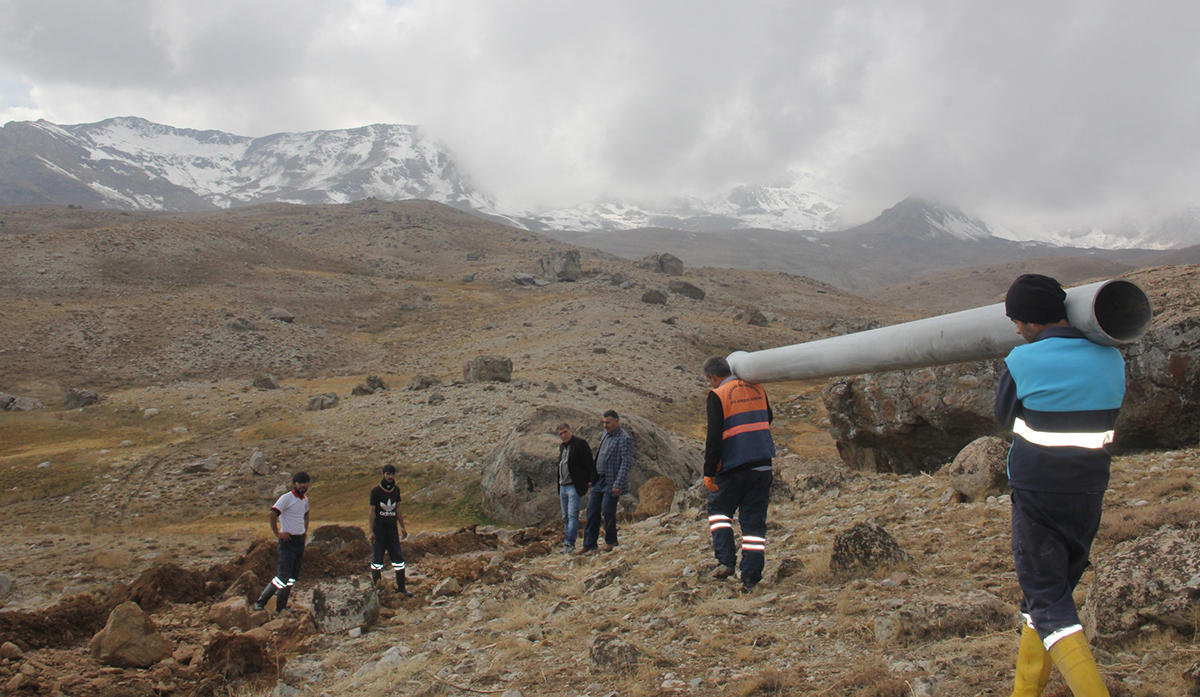 Hakkari’de 3 bin 500 rakımda ilave su kaynağı aradılar