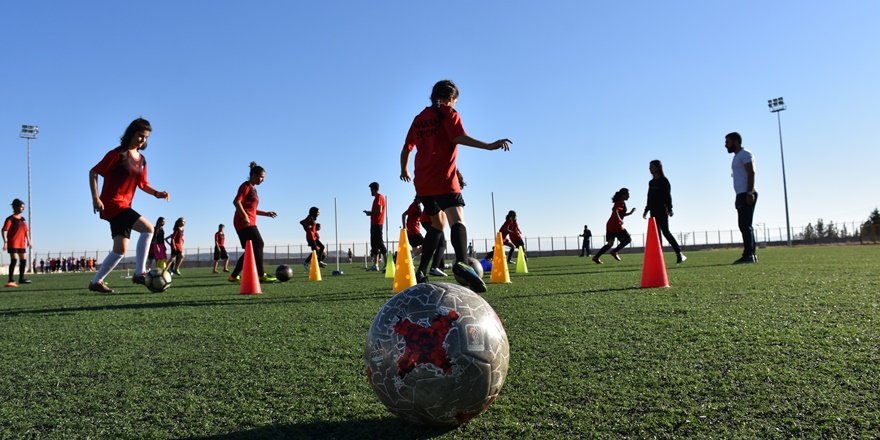 Diyarbakırlı kızların futbol aşkı