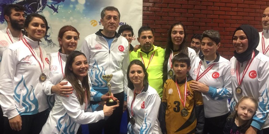 Sur Bayan Futsal takımı bölge birincisi