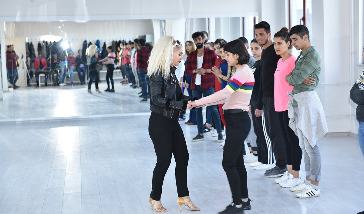 Diyarbakır’da salsa dans atölyesi açıldı