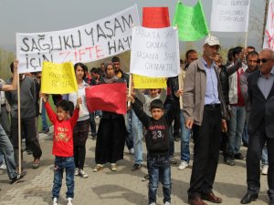 Bingöllüler zift fabrikasına protesto etti