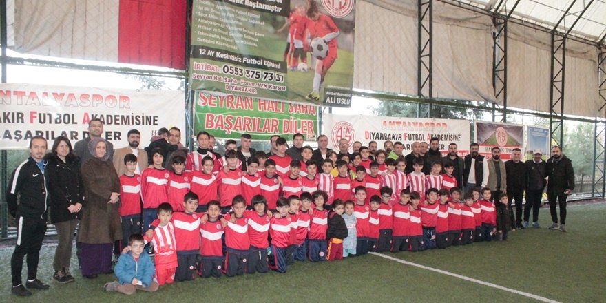 Diyarbakır’da gençler futbol ile sosyalleşiyor