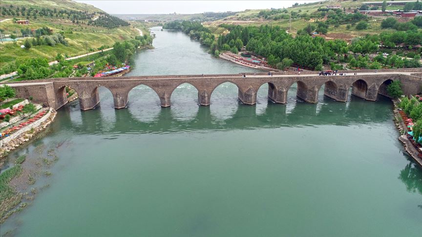 Vali Güzeloğlu: Dicle Nehri atık sulardan temizlendi