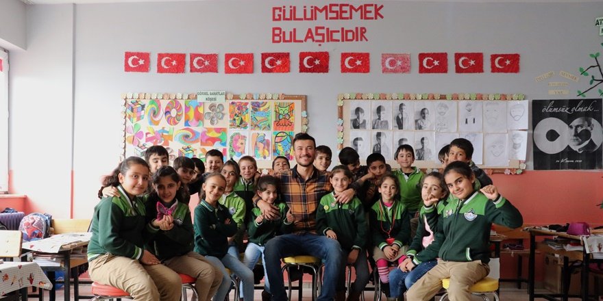 Van’da "Gülümsemek bulaşıcıdır" sloganı yayılıyor