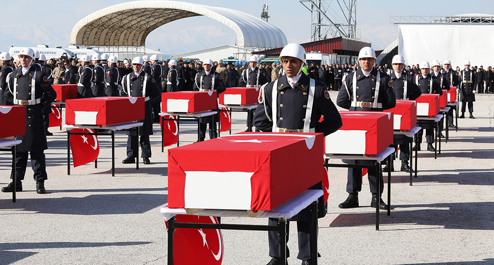 Van’daki çığ felaketinde şehit düşen asker ve korucular için tören